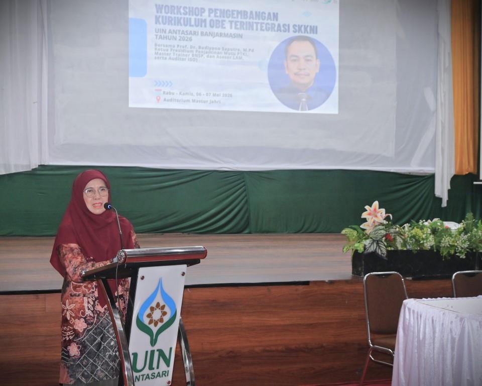 Rektor Prof. Dr. Hj. Nida Mufidah, M.Pd. saat membuka acara (Foto:Humas/Jamal Ripani)