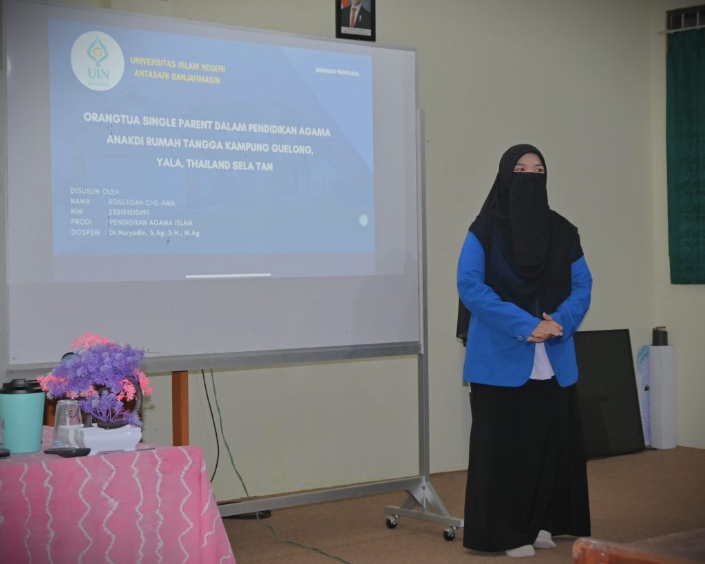 Roseedah Che-Ama saat presentasi (Foto:Humas/Jamal Ripani)