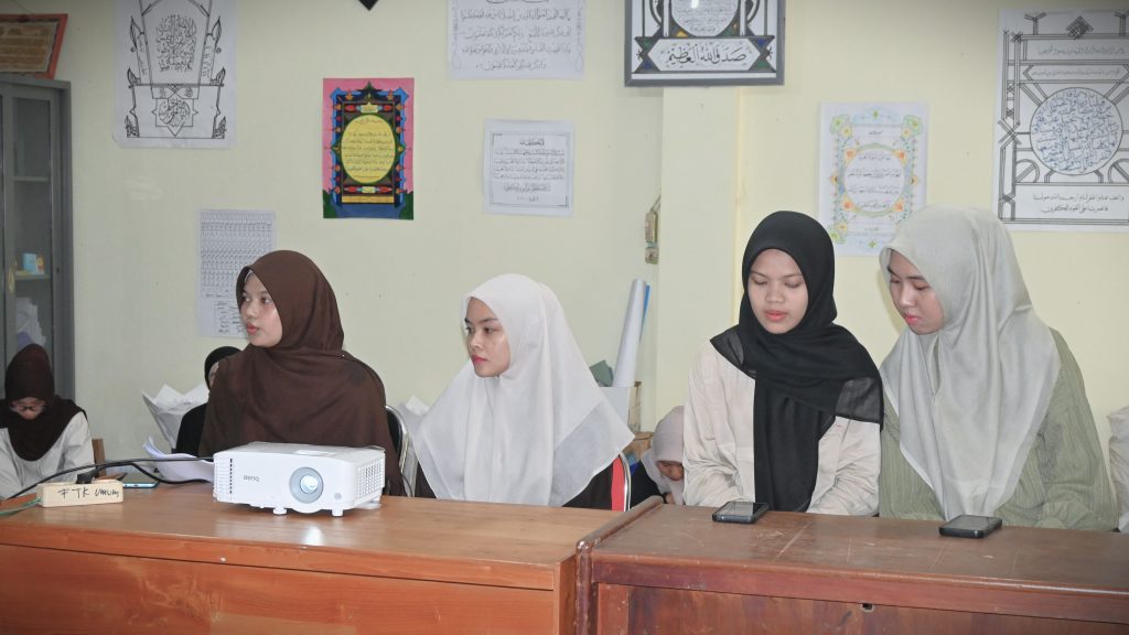Teman-teman mahasiswa Thailand saat memberikan tanggapan (Foto:Humas/Jamal Ripani)