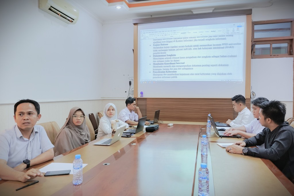 Tim PPID UIN Antasari saat mendengarkan arahan (Foto:Humas)