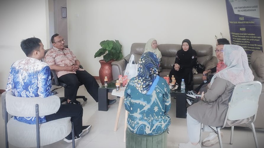 Tim UIN Antasari saat berdiskusi dengan tamu dari UIN Palangka Raya (Foto Dok. Bagian Mikwa)