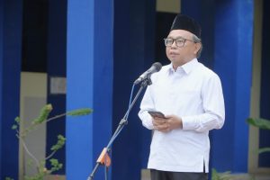 Wakil Rektor UIN Antasari Bidang Kemahasiswaan dan Kerja Sama Dr. Irfan Noor, M.Hum. saat menjadi pembina apel (Foto:Humas/Neco EP) Wakil Rektor UIN Antasari Bidang Kemahasiswaan dan Kerja Sama Dr. Irfan Noor, M.Hum. saat menjadi pembina apel (Foto:Humas/Neco EP)