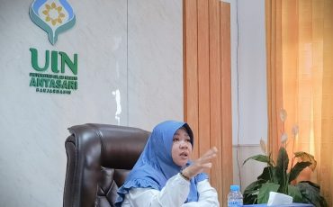 Wakil Rektor UIN Antasari Dr. Fatwiah Noor, Lc., M.Pd. saat memberikan arahan (Foto:Humas)