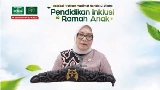Menteri PPPA RI Dra. Hj. Arifatul Choiri Fauzi M.Si. saat membuka acara (Foto:Tangkapan Layar Zoom Meeting)
