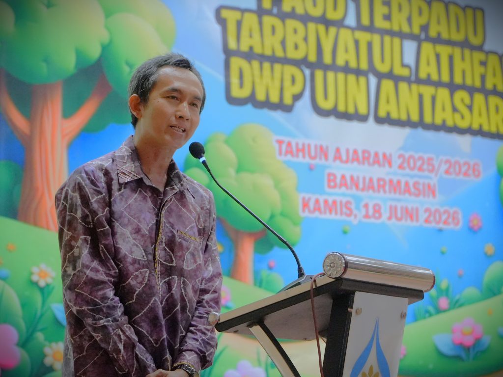 Ahmad Dzaki Hafizi, M.Pd. saat memberikan sambutan.