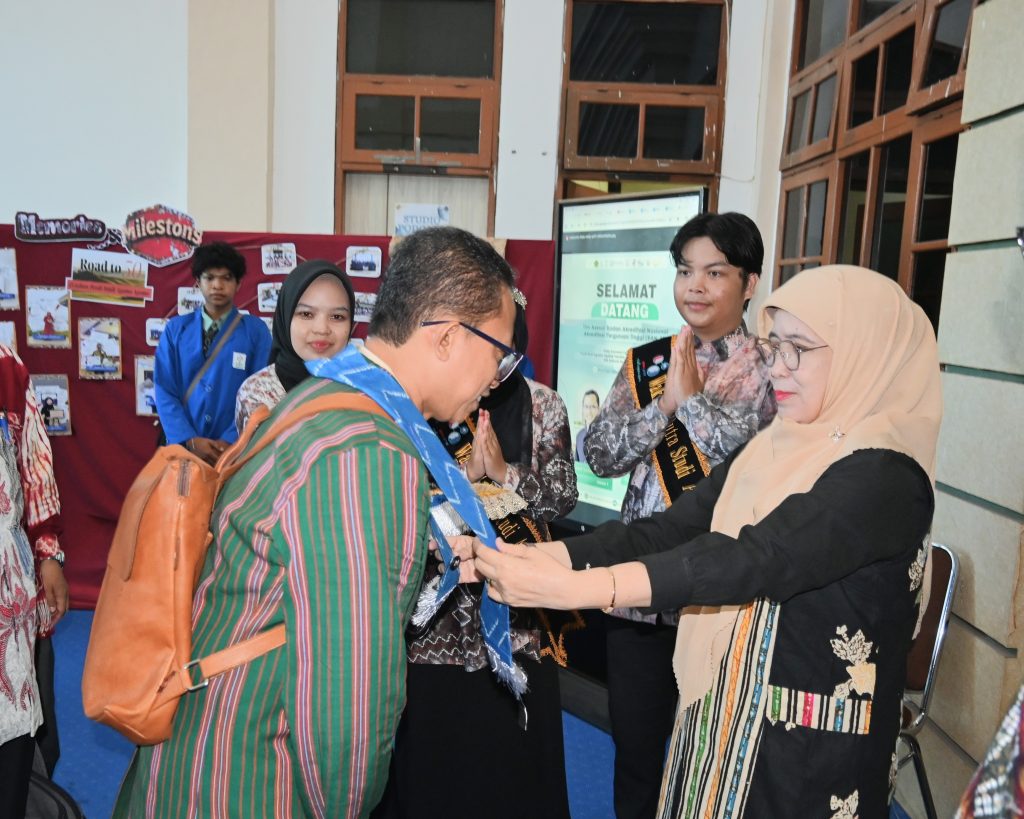 Asesor 1 saat disambut Rektor (Foto:Humas/Jamal Ripani)