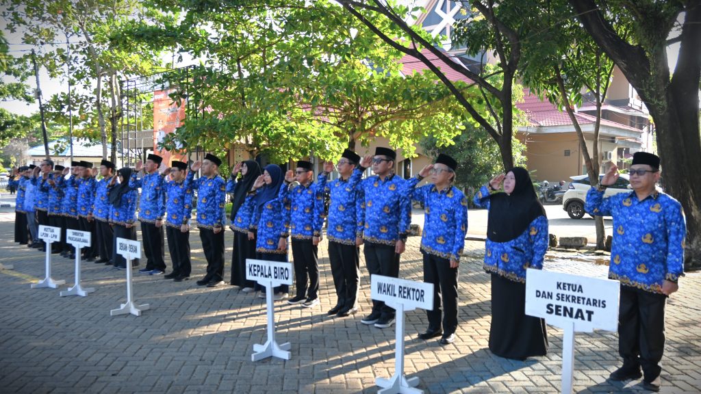Barisan pimpinan dan guru besar (Foto:Humas/Jamal Ripani)