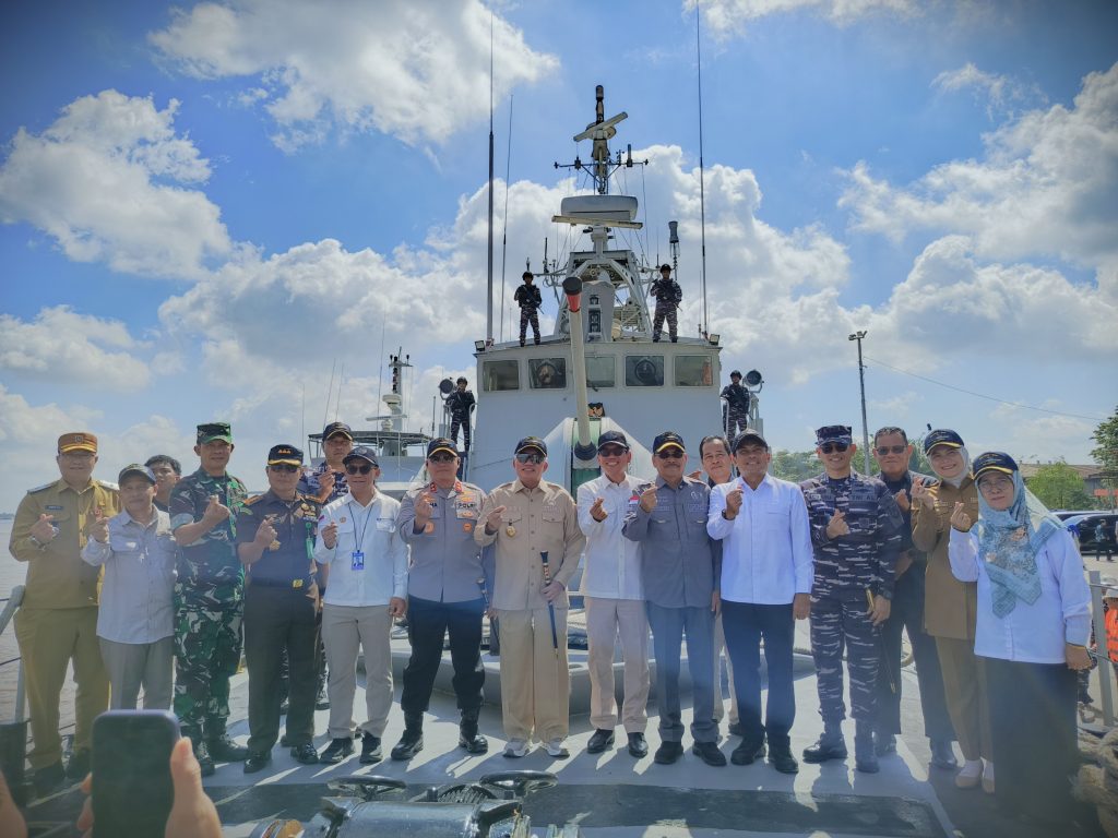 Foto bersama di atas kapal (Foto:Humas)
