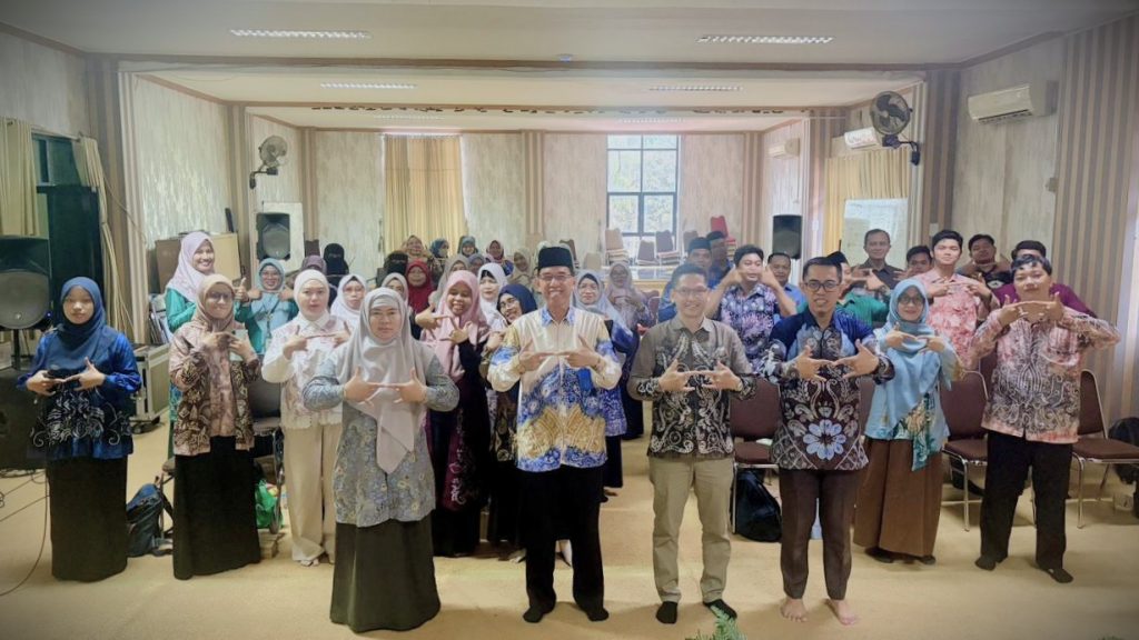 Foto bersama usai pembukaan.