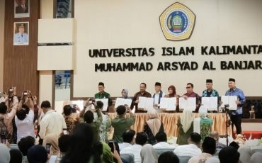 Foto bersama usai penandatangaan MoU (Foto:Humas)