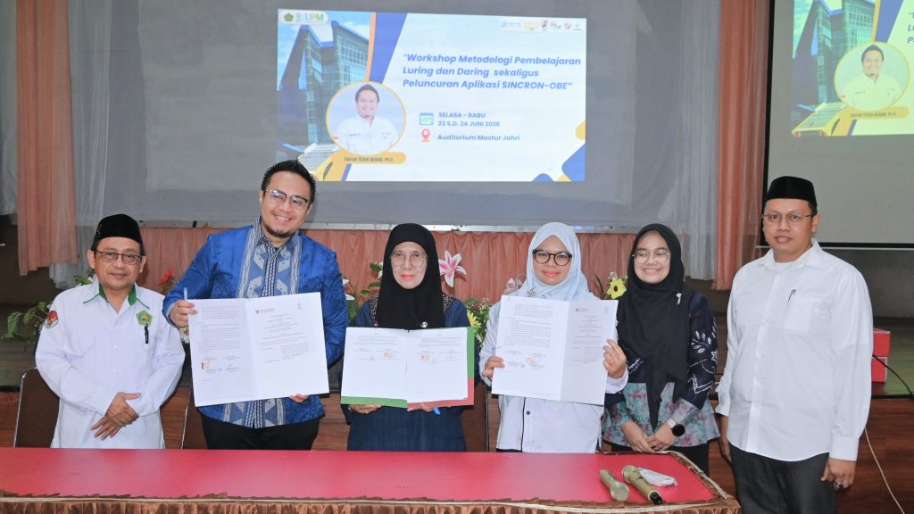 Foto bersama usai penandatanganan MoU (Foto:Humas/Jamal Ripani)