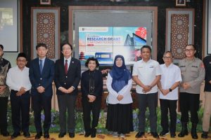 Foto bersama usai penandatanganan MoU dan PKS (Foto:Humas/Jamal Ripani) Foto bersama usai penandatanganan MoU dan PKS (Foto:Humas/Jamal Ripani)