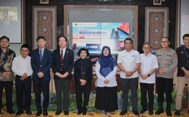 Foto bersama usai penandatanganan MoU dan PKS (Foto:Humas/Jamal Ripani)