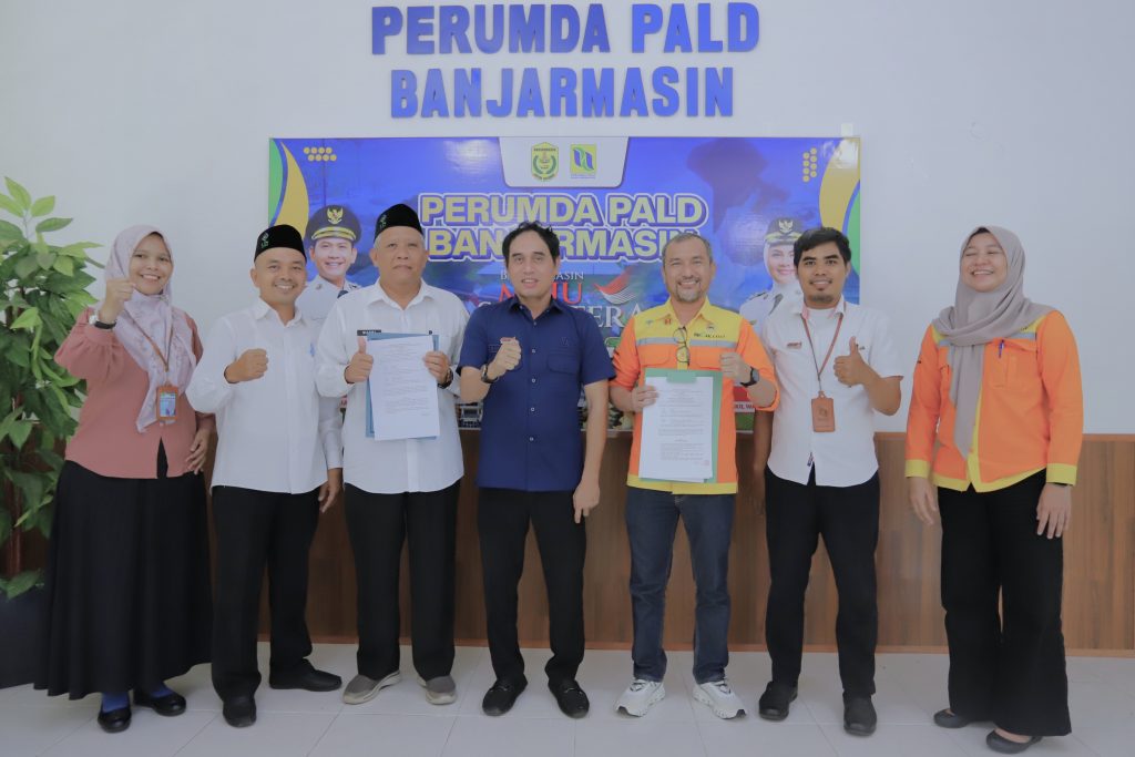 Foto bersama usai penandatanganan PKS