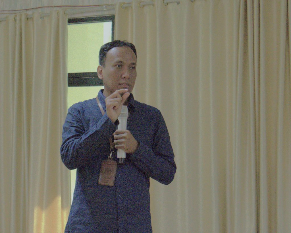 Ir. Akhmad Zaki, S.S.T. saat memaparkan materi.