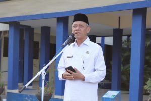 Karo AAKK UIN Antasari Dr. Ridwansyah, M.Si. saat menjadi pembina apel, 29 Juni 2026 (Foto:Humas)