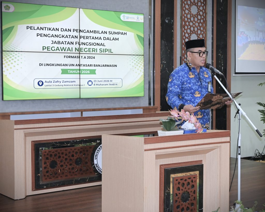 Karo Dr. H. Zainal Ilmi, M.Pd.I. saat melakukan pelantikan (Foto:Humas/Jamal Ripani)