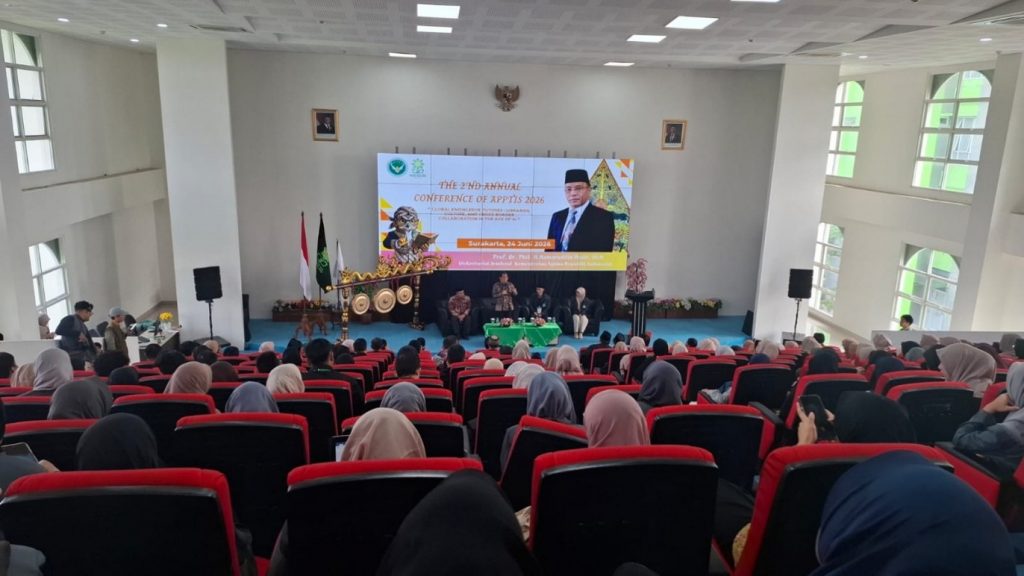 Sekjen Kemenag RI saat menghadiri konferensi.