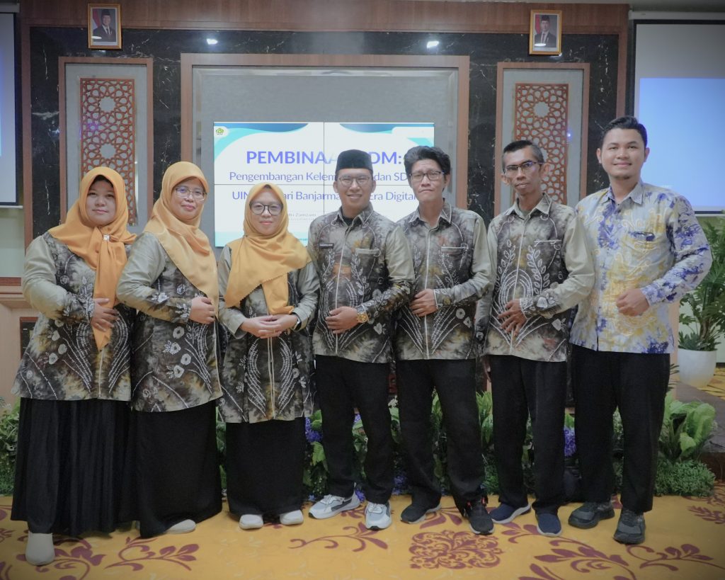 Para panitia saat berfoto bersama (Foto:Humas/Haitami)