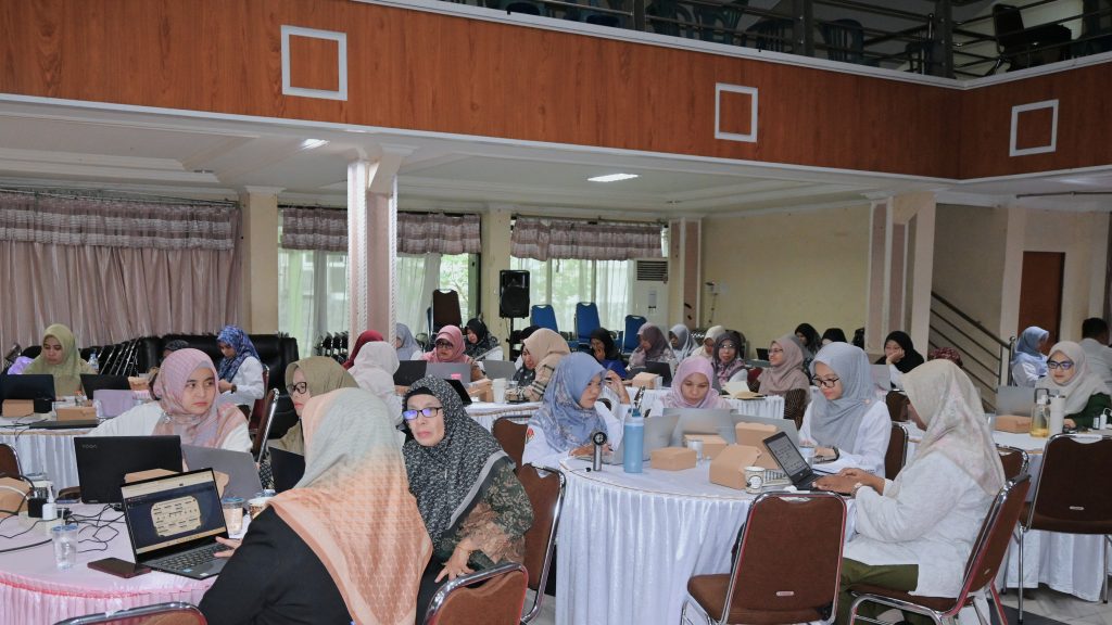 Para peserta saat serius mengikuti pelatihan (Foto:Humas/Jamal Ripani)
