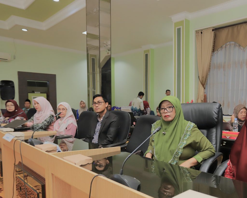 Para tamu undangan saat mengikuti pembukaan (Foto:Humas/Rudy Hr)