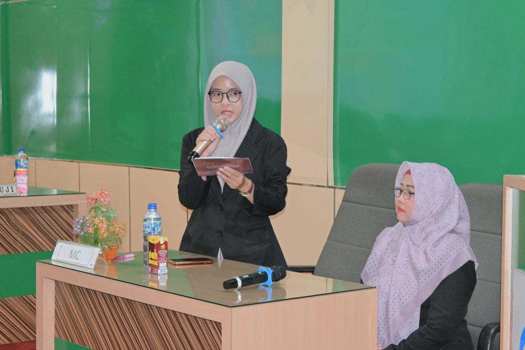 Pembawa acara saat memandu jalannya kegiatan (Foto:Humas/Jamal Ripani)