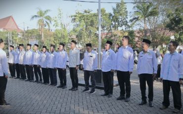Pemimpin Apel saat menerima laporan Pemimpin Barisan (Foto:Humas/Jamal Ripani)