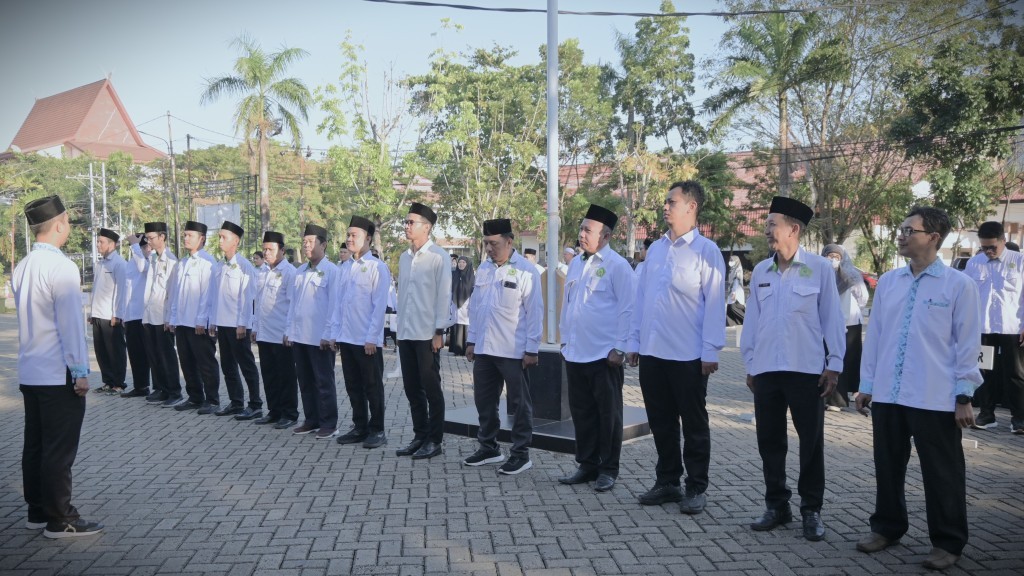 Pemimpin Apel saat menerima laporan Pemimpin Barisan (Foto:Humas/Jamal Ripani)