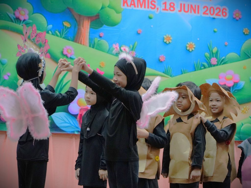Penampilan pentas drama.