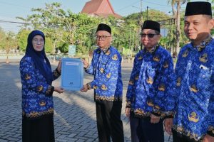 Penyerahan SK Kenaikan Pangkat (Foto:Humas/Jamal Ripani) Penyerahan SK Kenaikan Pangkat (Foto:Humas/Jamal Ripani)