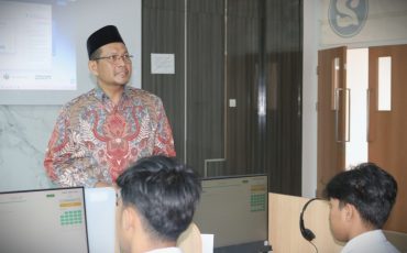 Prof. Dr. H. Abdurrohman Kasdi, Lc., M.Si. saat monitoring di Banjarmasin (Foto:Humas/Neco EP)