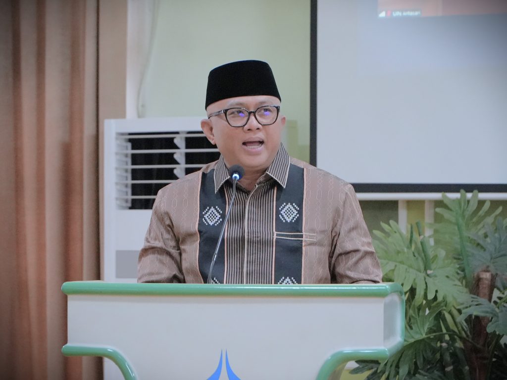 Prof. Dr. M. Arskal Salim GP, M.Ag. saat memberikan pembinaan (Foto:Humas/Haitami)