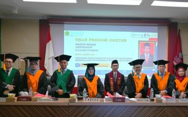 Rasyid Rizani usai dianugerahi gelar doktor (Foto:Humas/Jamal Ripani)