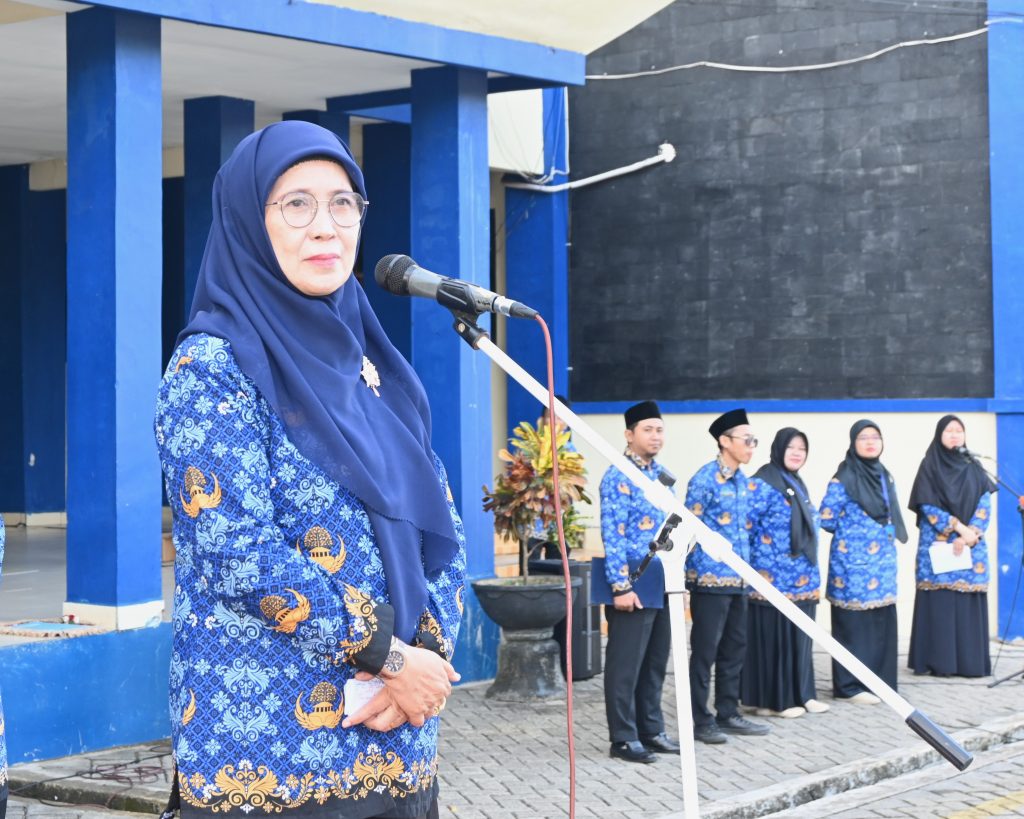 Rektor saat menyampaikan amanat (Foto:Humas/Jamal Ripani)