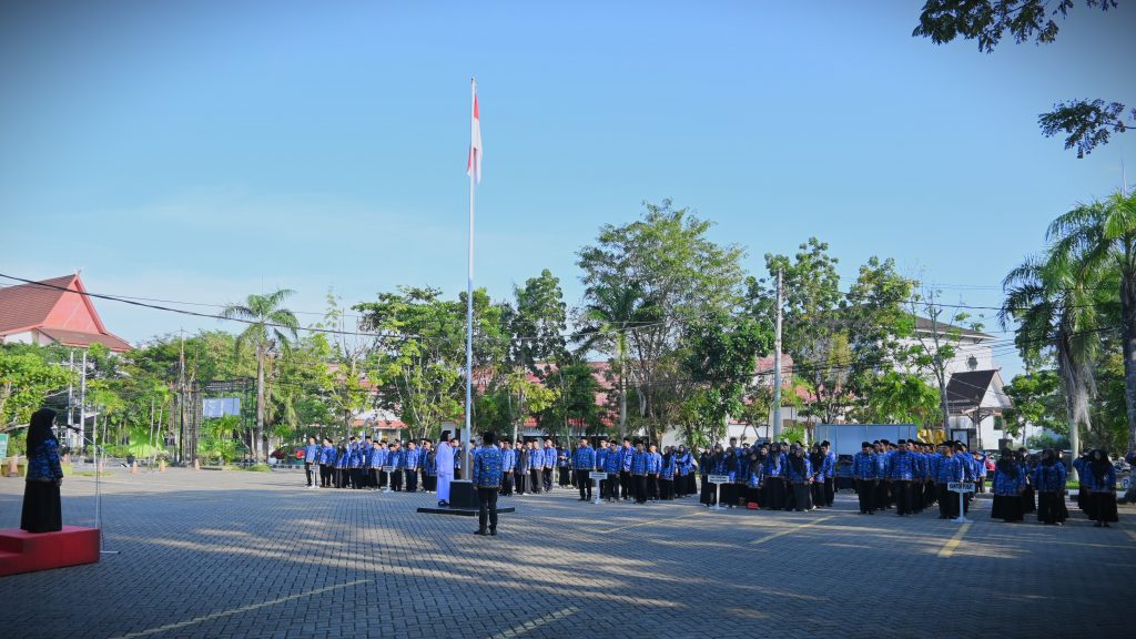 Suasana penaikan benderah merah putih (Foto:Humas/Jamal Ripani)