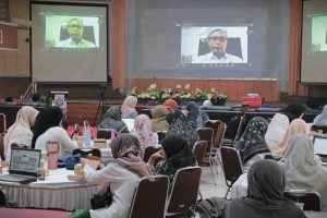 Wakil Rektor 2 UIN Salatiga Prof. Dr. H. Muh. Saerozi, M.Ag. saat memberikan sambutan (Foto:Humas/Jamal Ripani) Wakil Rektor 2 UIN Salatiga Prof. Dr. H. Muh. Saerozi, M.Ag. saat memberikan sambutan (Foto:Humas/Jamal Ripani)