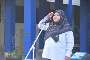 Wakil Rektor UIN Antasari Bidang AUPK Dr. Fatwiah Noor, Lc., M.Pd saat memimpin Apel Senin, 8 Juni 2026 (Foto:Humas/Jamal Ripani) Wakil Rektor UIN Antasari Bidang AUPK Dr. Fatwiah Noor, Lc., M.Pd saat memimpin Apel Senin, 8 Juni 2026 (Foto:Humas/Jamal Ripani)