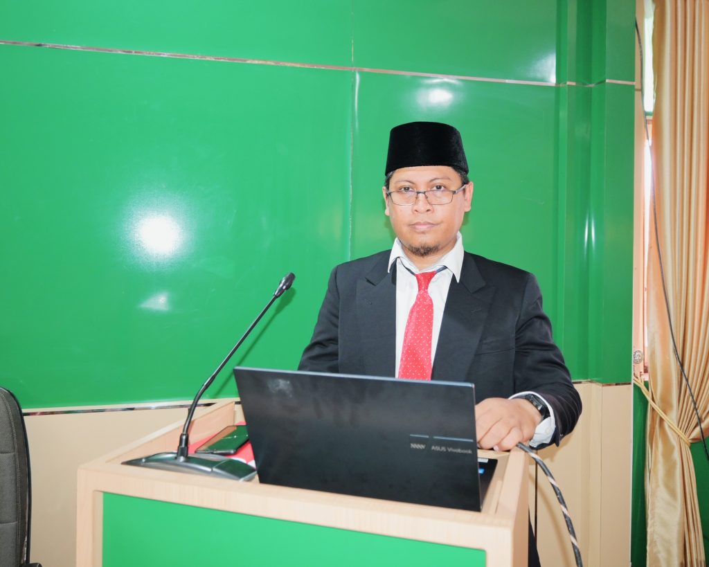 Abd. Adim saat bersiap menjalani sidang.