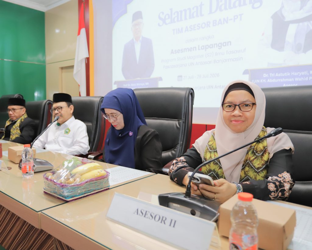 Asesor II Dr. Tri Astutik Haryati, M.Ag. saat hadir di Banjarmasin.