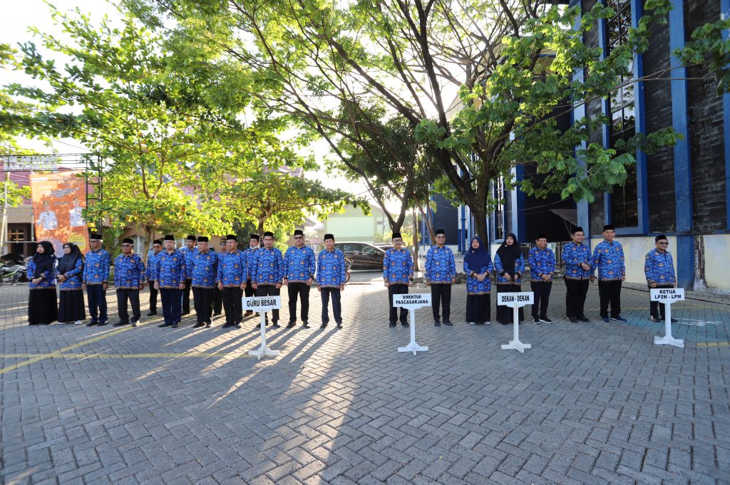 Barisan Guru Besar dan Pimpinan (Foto:Humas/Rudy Hermawan)