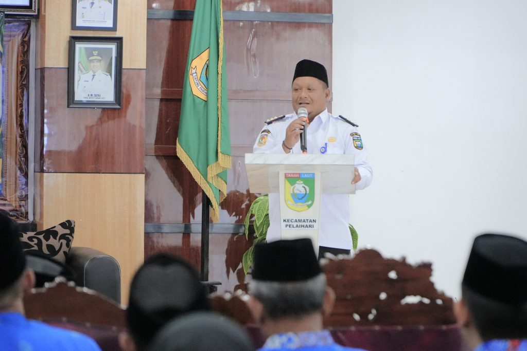 Camat Pelaihari Kabupaten Tanah Laut Fajar Tri Atmaja, S.H. saat memberikan sambutan.