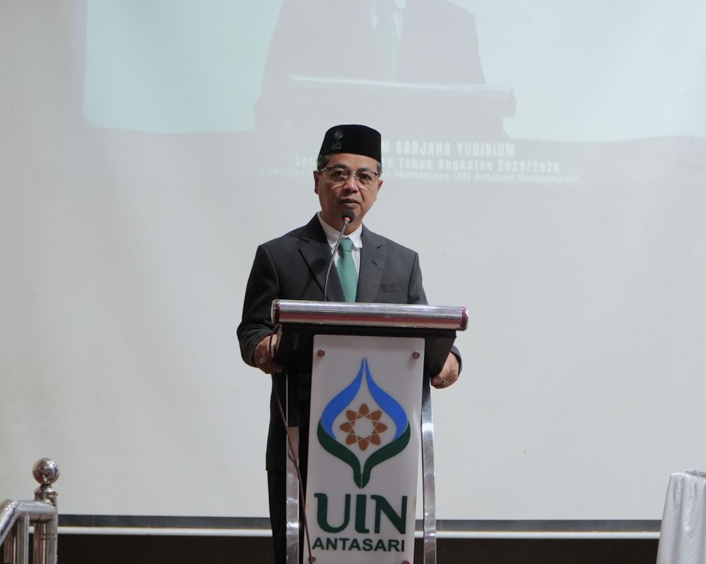 Dekan Prof. Dr. H. Akhmad Sagir, M.Ag. saat memberikan sambutan.