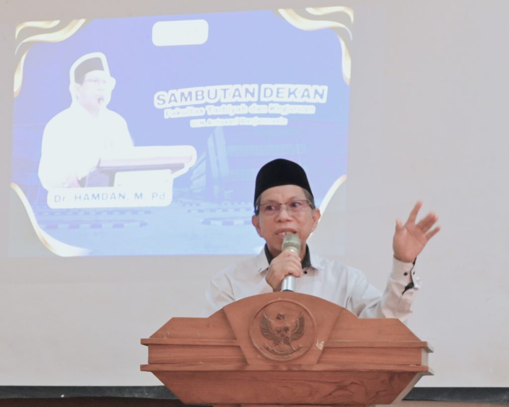 Dr. H. Hamdan, M.Pd. saat memberikan sambutan.