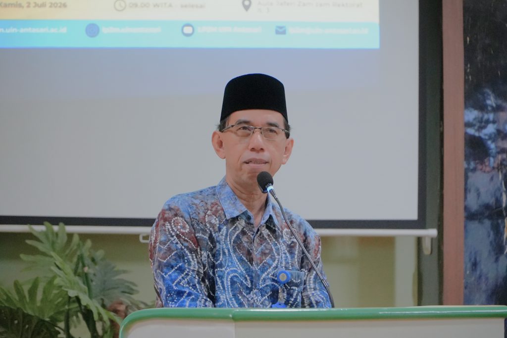 Dr. H. Hasni Noor, M.Ag. saat menyampaikan laporan (Foto:Humas)