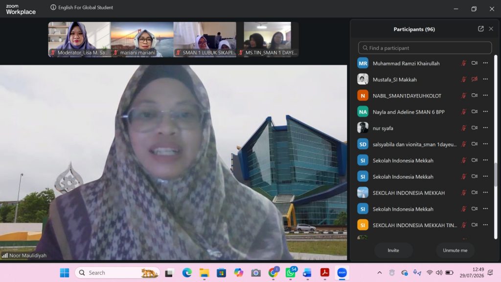 Dr. Hj. Noor Maulidiyah, M.A. saat memberikan sambutan.