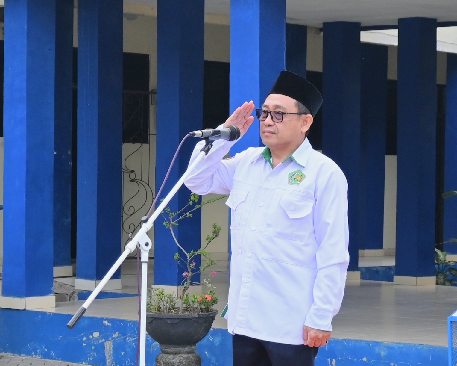 Dr. Muhdi, M.Ag. saat menjadi pembina apel, 27 Juli 2026.