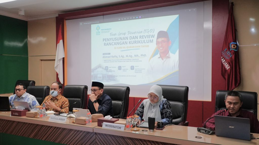 Dr. Norhidayat, M.A. saat memberikan paparan.