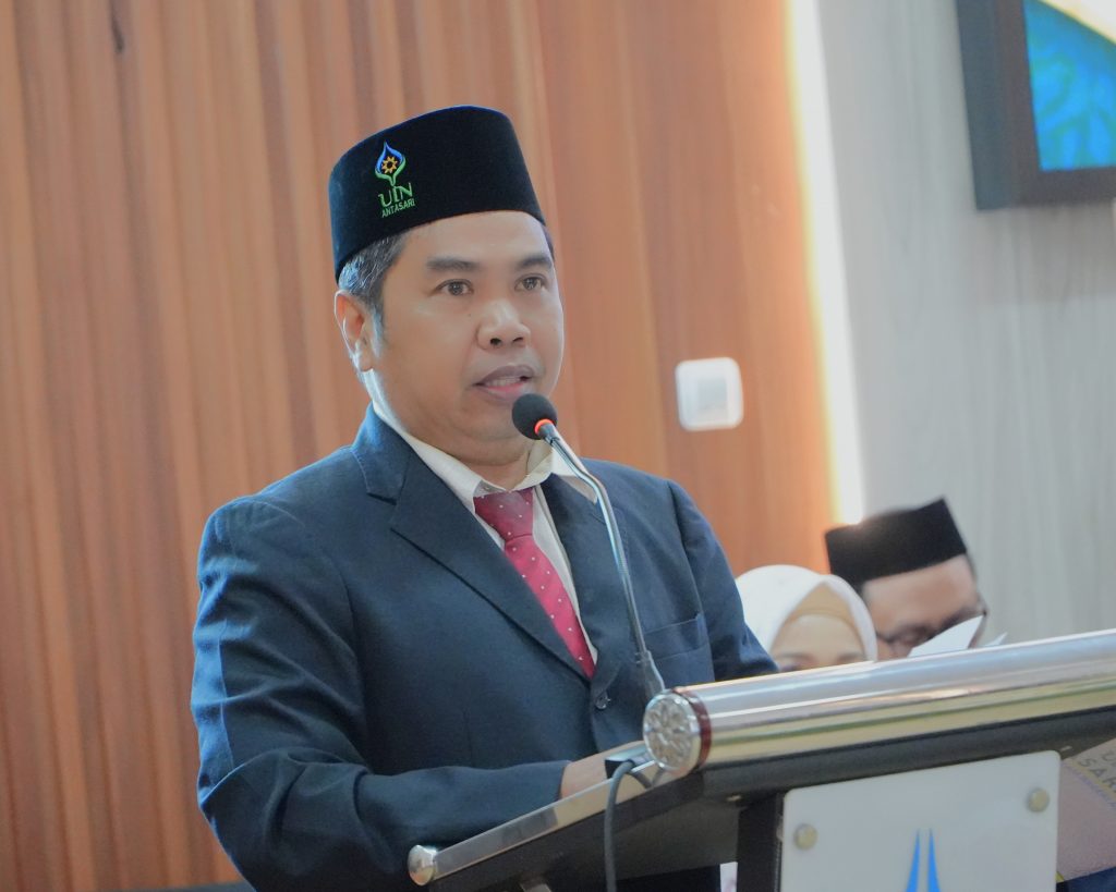 Dr. Wahyuddin, M.Pd.I. saat menyampaikan laporan.