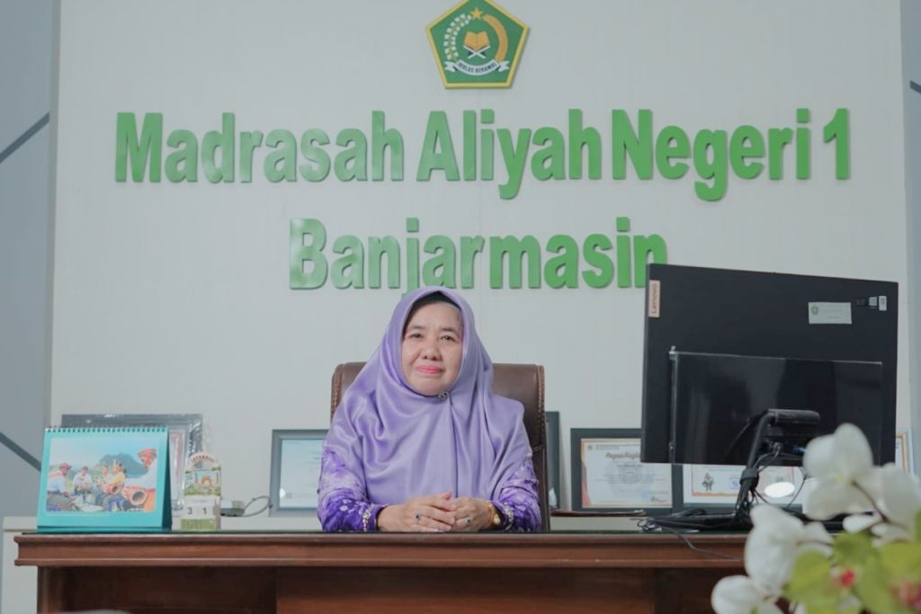 Dra. Naimah, M.M. (Foto:Dok. MAN 1 Banjarmasin)