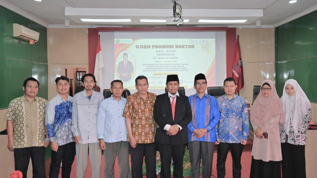 Foto bersama dengan rekan-rekan di Fakultas Ekonomi dan Bisnis Islam.